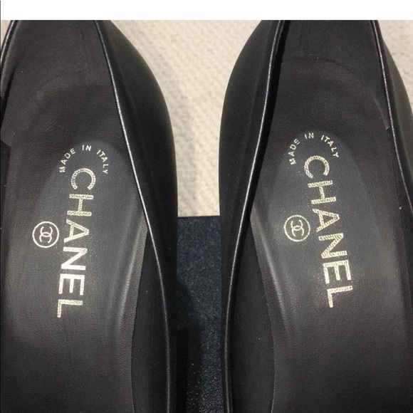 Chanel chain around pumps - Picture 4 of 6